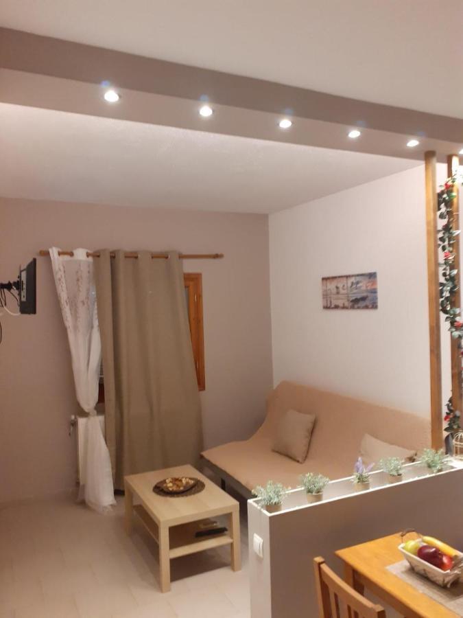 Elaionas Apt. * Psakoudia